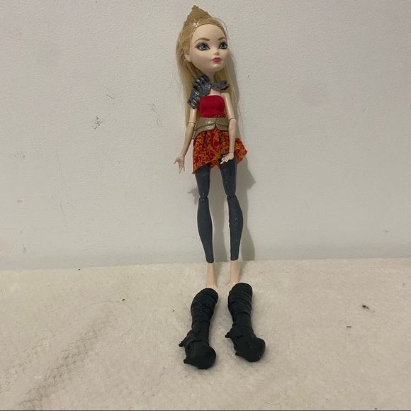 Monster High Ever After High Dragon Games Apple White Doll - Picture 8 of 8